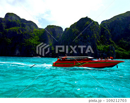 タイ・プーケット・ピピ島（ピピレイ島）マヤベイ 109212703