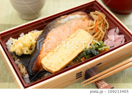 美味しい銀鮭の海苔弁当 美味しい銀鮭の海苔弁当 109213405