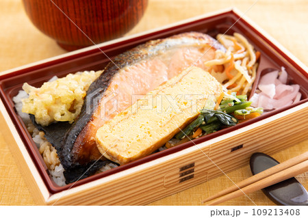 美味しい銀鮭の海苔弁当 美味しい銀鮭の海苔弁当 109213408