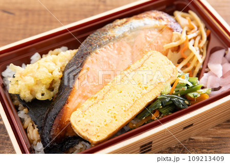 美味しい銀鮭の海苔弁当 109213409