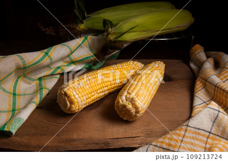 Two cobs sweet corn on wooden background.. 109213724