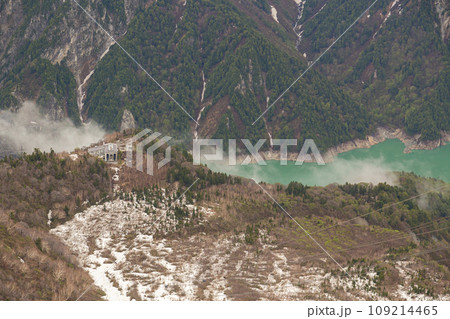 大観峰から見た黒部ダム 大観峰から見た黒部ダム 109214465