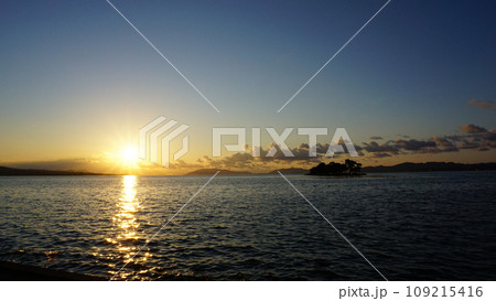 島根県松江市の宍道湖の夕焼け 島根県松江市の宍道湖の夕焼け 109215416