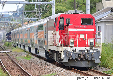 横須賀線 鎌倉ー北鎌倉 JR貨物 DD200-13(愛知)+E233系0番台 サロ(豊田) 横須賀線 鎌倉ー北鎌倉 JR貨物 DD200-13(愛知)+E233系0番台 サロ(豊田) 109216148