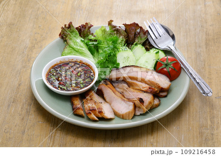 コームーヤーン(豚トロの炭火焼き)、タイ料理 コームーヤーン(豚トロの炭火焼き)、タイ料理 109216458