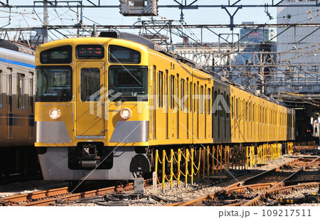 西武池袋線　保谷　西武鉄道　2000系 109217511