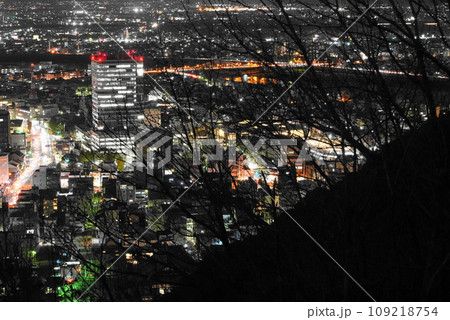 初冬の岐阜の夜景 109218754