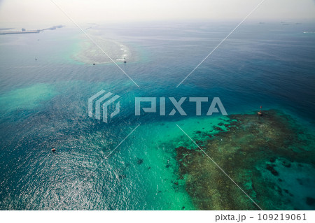 Persian Gulf aerial view, Saudi Arabia. Red beacon tower stands in shallow waters 109219061