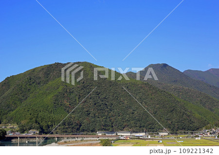 十津川村の農村の有る風景 109221342