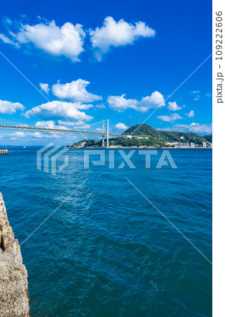 福岡県北九州市の関門海峡にかかる関門橋 福岡県北九州市の関門海峡にかかる関門橋 109222606