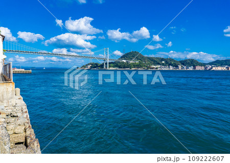 福岡県北九州市の関門海峡にかかる関門橋 福岡県北九州市の関門海峡にかかる関門橋 109222607