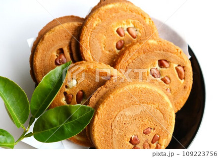 お茶の時間　落花生菓子　焼き菓子 109223756