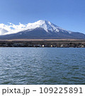 山中湖から見る富士山 109225891
