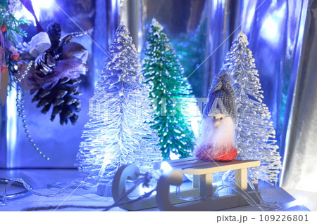 クリスマスツリーのある風景 クリスマスツリーのある風景 109226801