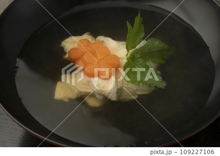 湯葉のお吸い物 109227106