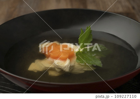 湯葉のお吸い物 109227110