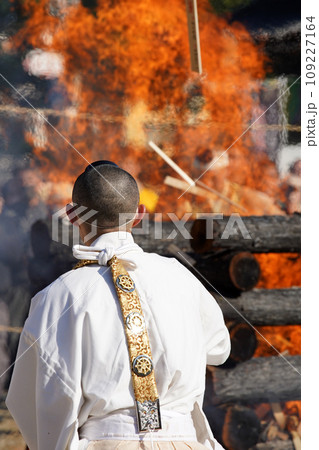 護摩焚き 109227164