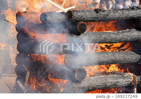 護摩焚き 109227249