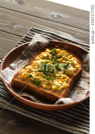 コーンマヨトースト 109227782