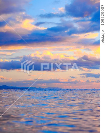 夕焼けの琵琶湖 109229007