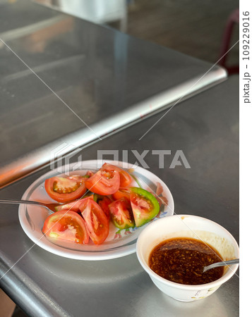 台湾南部の小吃 台湾風冷やしトマト 109229016
