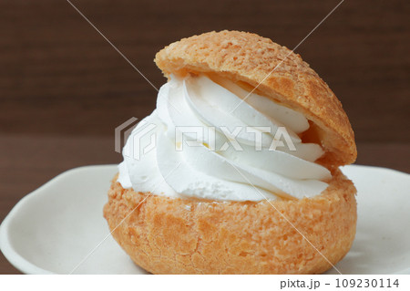 シュークリーム、洋菓子、デザート、生クリーム、スイーツ、コンビニスイーツ、お茶菓子、ケーキ、パン 109230114