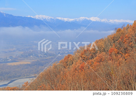朝霧の安曇野と初冬の北アルプス 109230809