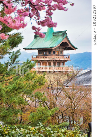 京都 春の銅閣寺 大雲院 祇園閣 京都 春の銅閣寺 大雲院 祇園閣 109232597