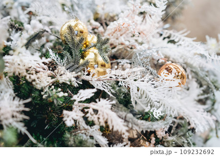 christmas decoration background. Pine tree with artificial snow and bobbles 109232692