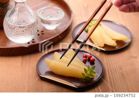 お正月料理の定番 味付け数の子 お正月料理の定番 味付け数の子 109234752