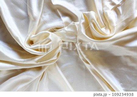 シワや折り目のついた布 109234938