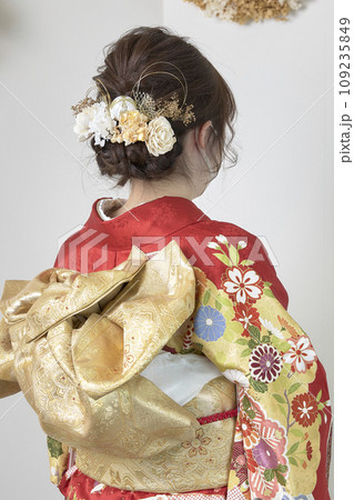 着物を着た女の子 109235849