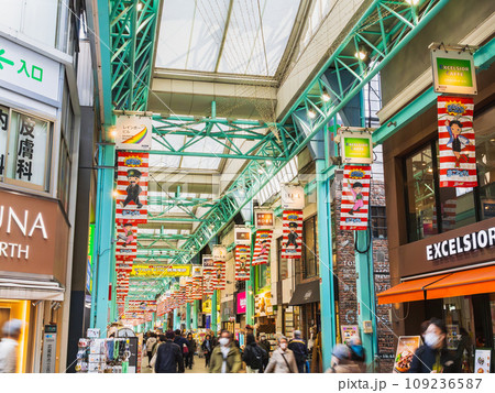 東京 吉祥寺サンロード商店街 ※一部ソフトフォーカス 東京 吉祥寺サンロード商店街 ※一部ソフトフォーカス 109236587