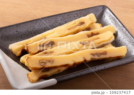 いぶりがっこ焼きチーズサンド 109237417