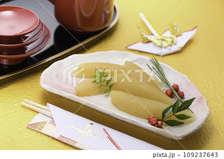 お正月料理の定番 味付け数の子 お正月料理の定番 味付け数の子 109237643