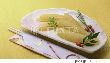 お正月料理の定番 味付け数の子 お正月料理の定番 味付け数の子 109237659