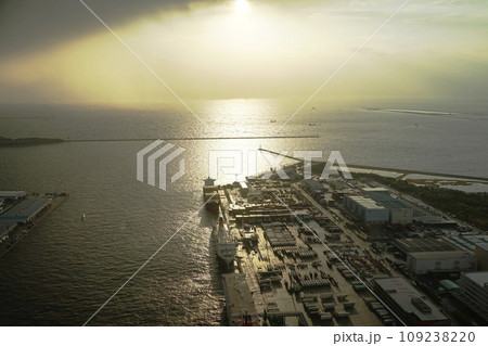 大阪湾夕暮れの風景 109238220