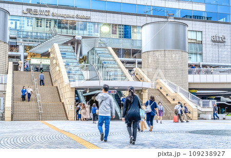 東京の都市風景　品川駅 109238927