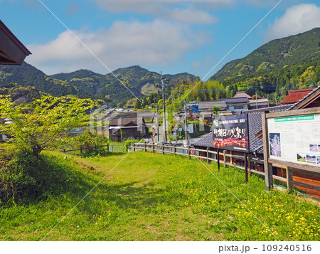 福岡県朝倉郡にある日本棚田百選の竹地区の棚田展望所 福岡県朝倉郡にある日本棚田百選の竹地区の棚田展望所 109240516