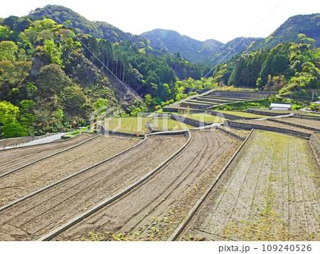 福岡県朝倉郡にある日本棚田百選の美しい竹地区の棚田 福岡県朝倉郡にある日本棚田百選の美しい竹地区の棚田 109240526