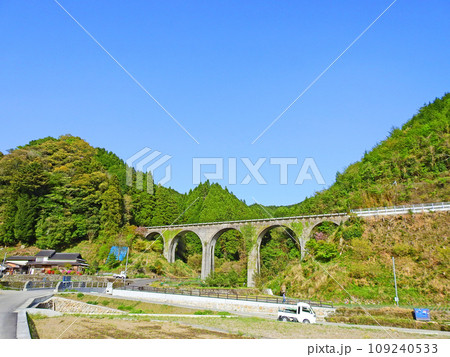福岡県東峰村の人気スポット多連アーチ橋栗木野橋梁 福岡県東峰村の人気スポット多連アーチ橋栗木野橋梁 109240533
