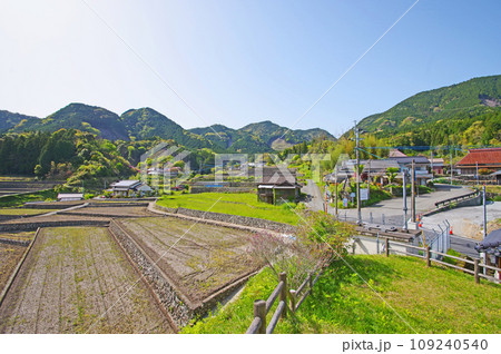 福岡県朝倉郡にある日本棚田百選の美しい竹地区の棚田 福岡県朝倉郡にある日本棚田百選の美しい竹地区の棚田 109240540