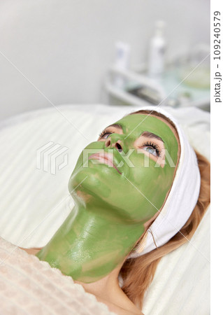 beautiful woman with green alginate mask on face beautiful woman with green alginate mask on face 109240579