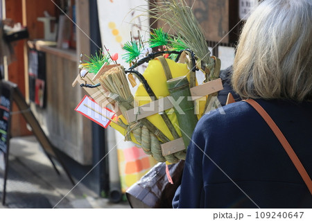 酉の市の縁起熊手　商売繁盛　大きな縁起熊手　酉の市 109240647