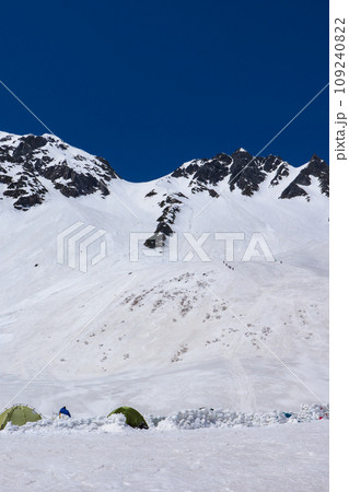 北アルプス穂高連峰の初夏残雪期登山 ザイテングラートと涸沢岳 北アルプス穂高連峰の初夏残雪期登山 ザイテングラートと涸沢岳 109240822