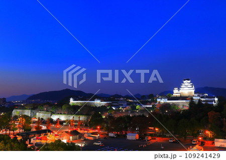 【兵庫県】姫路城の夜景（姫路公園） 109241429