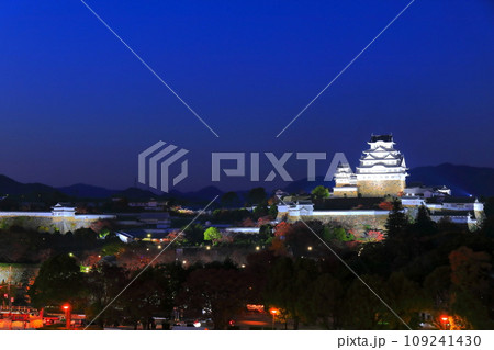 【兵庫県】姫路城の夜景(姫路公園) 【兵庫県】姫路城の夜景(姫路公園) 109241430