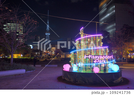《愛知県》名古屋テレビ塔とクリスマスイルミネーション 《愛知県》名古屋テレビ塔とクリスマスイルミネーション 109241736