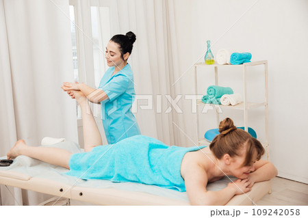 Female masseur doing therapeutic medical foot massage in spa 109242058
