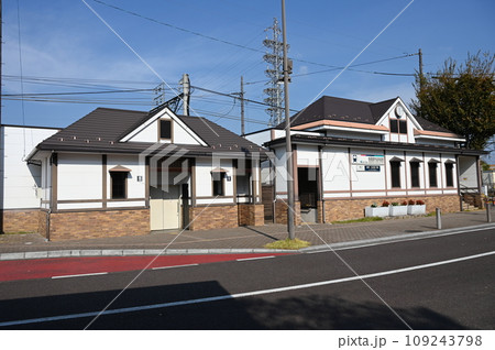 名鉄各務原線の各務原市役所前駅 名鉄各務原線の各務原市役所前駅 109243798